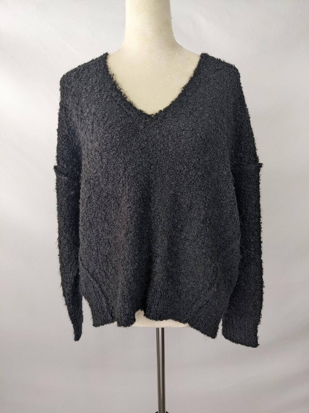 NWT Michael Stars Stacy Soft V-neck Pullover Sweater Black Large Saratoga Boucle